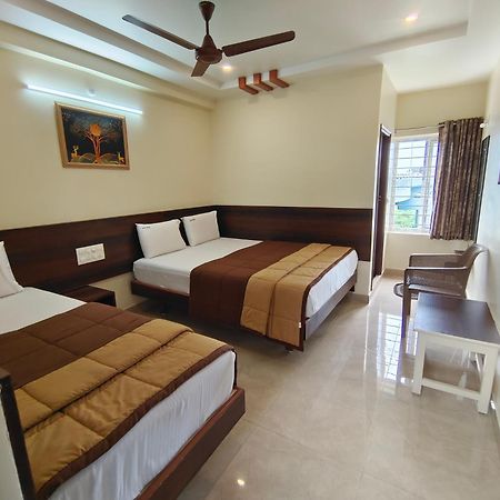 Hotel Dkr Grand Tirupati Exterior photo