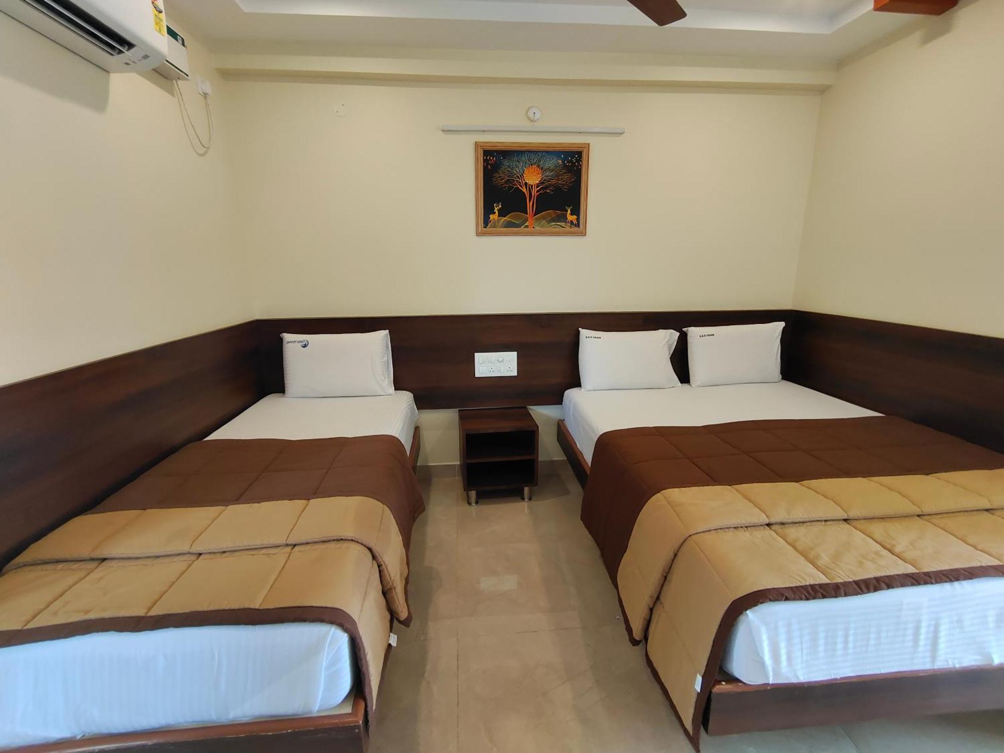 Hotel Dkr Grand Tirupati Room photo
