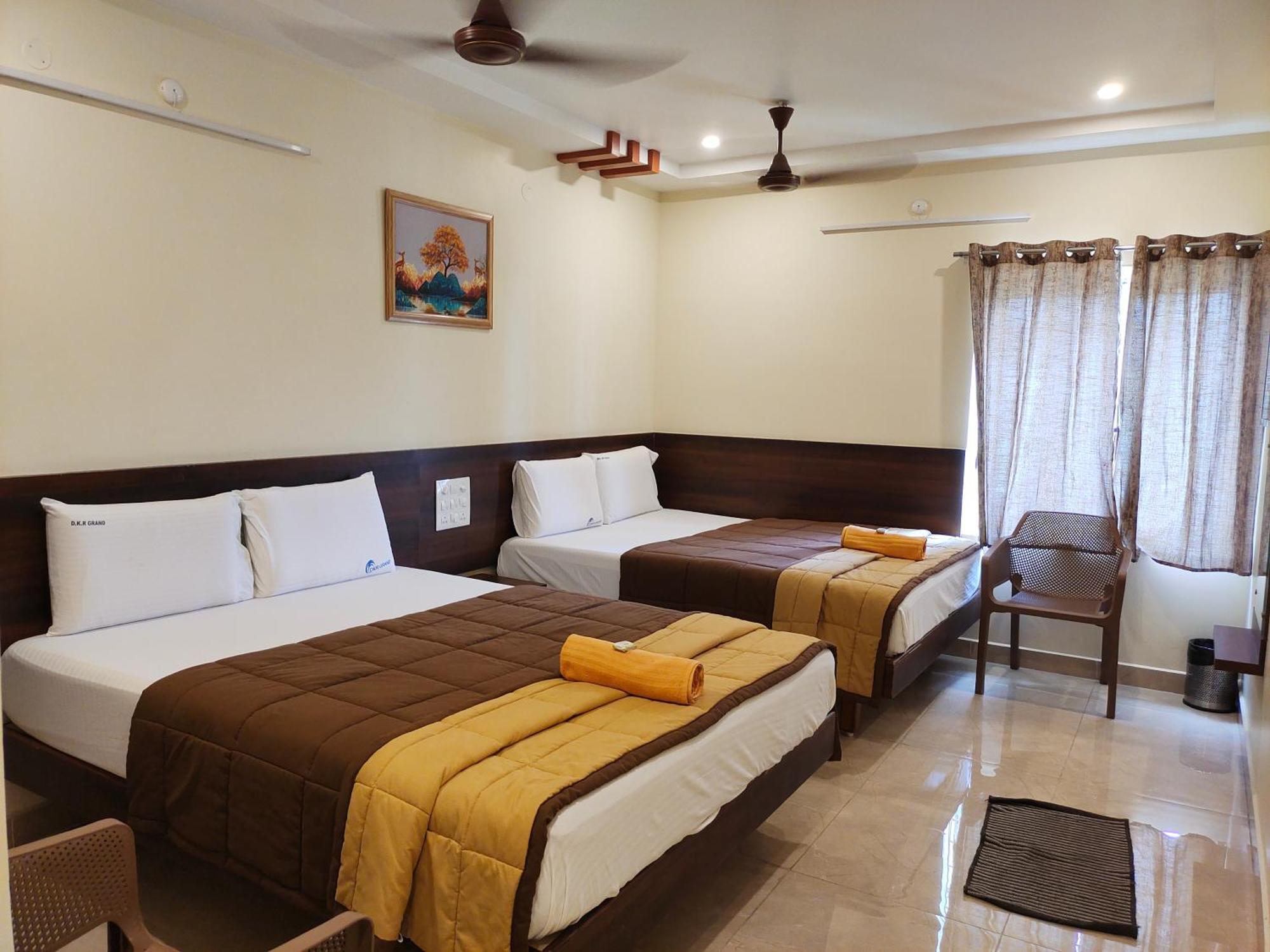 Hotel Dkr Grand Tirupati Exterior photo