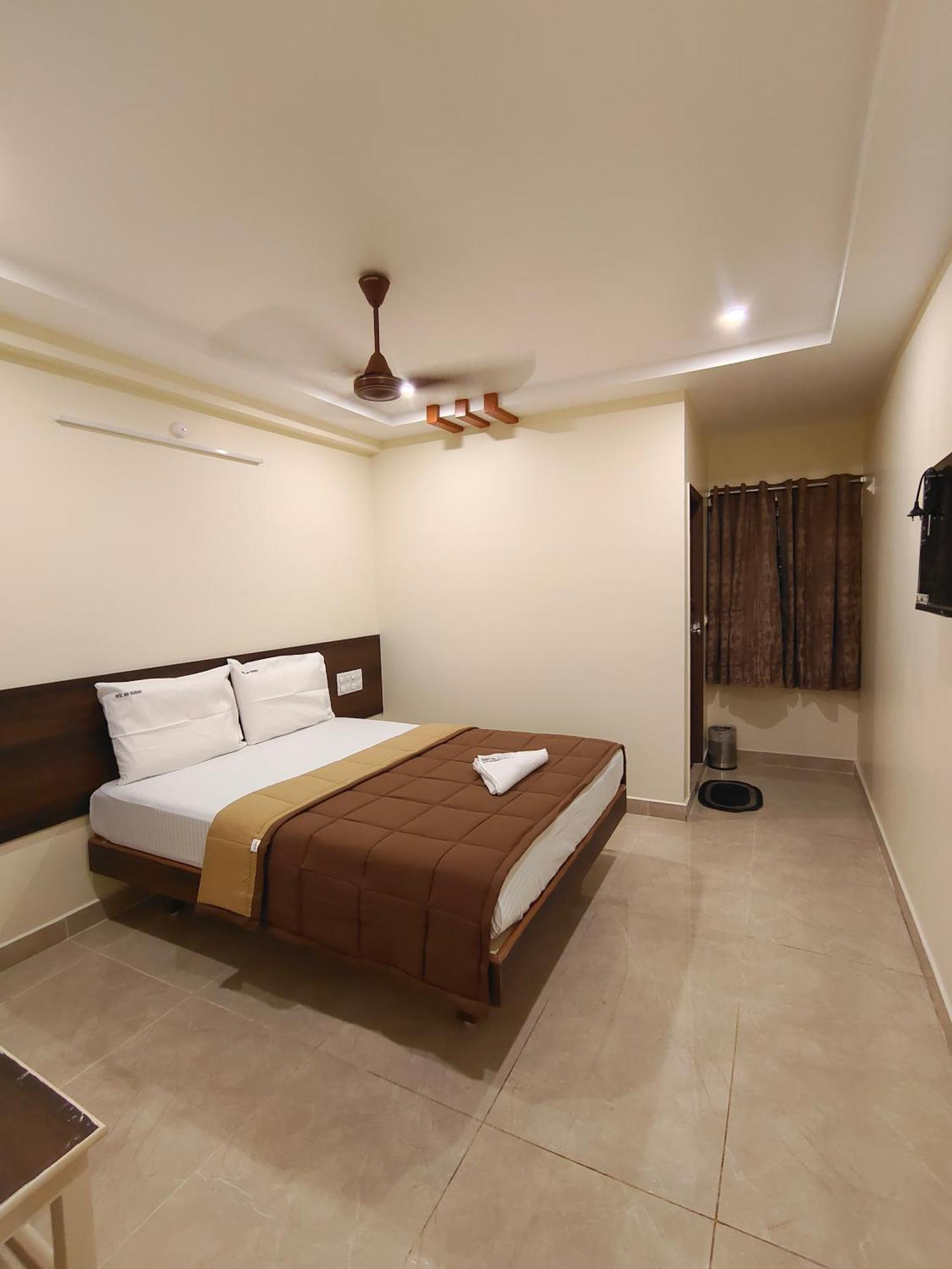 Hotel Dkr Grand Tirupati Exterior photo