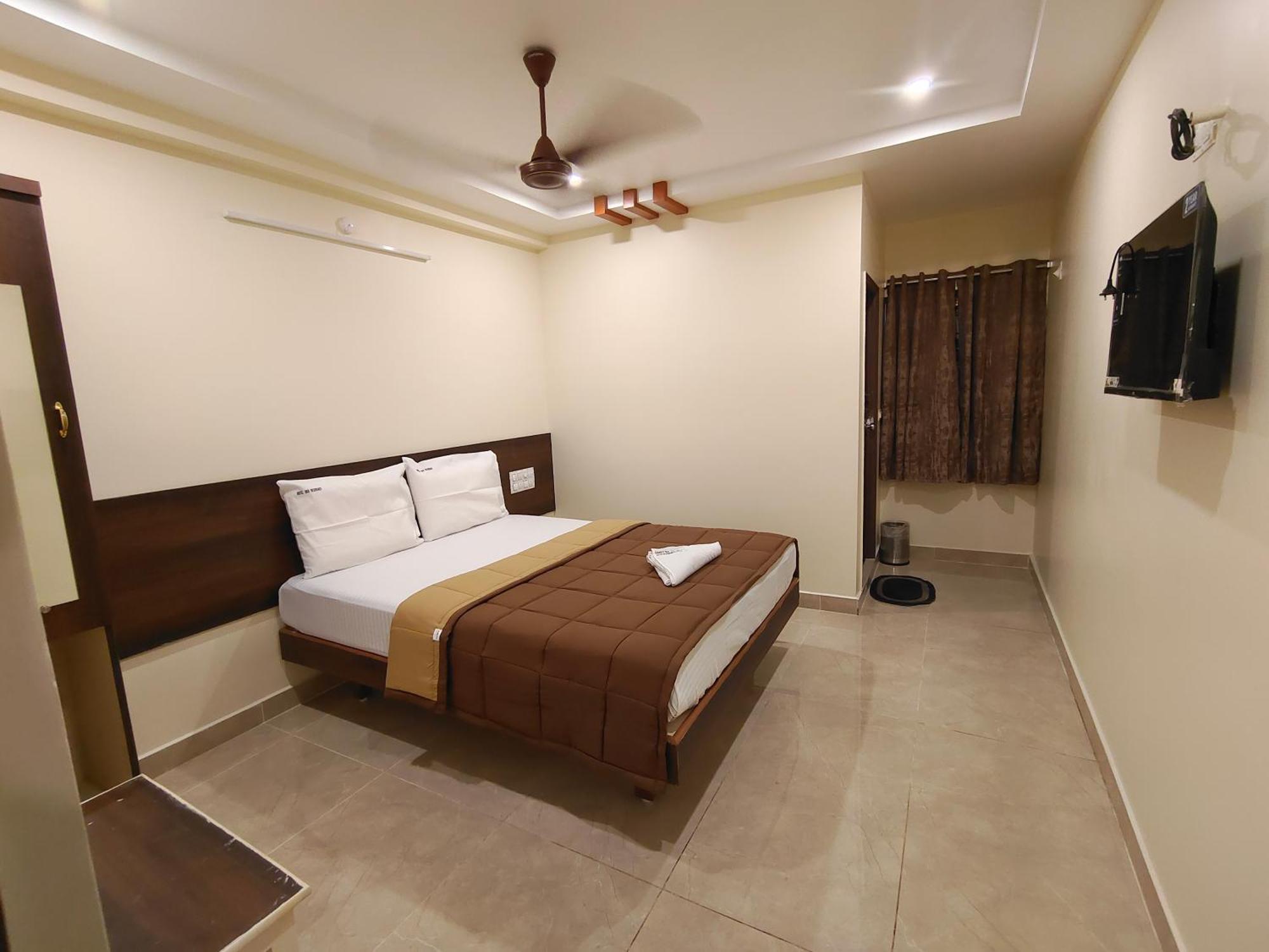 Hotel Dkr Grand Tirupati Exterior photo