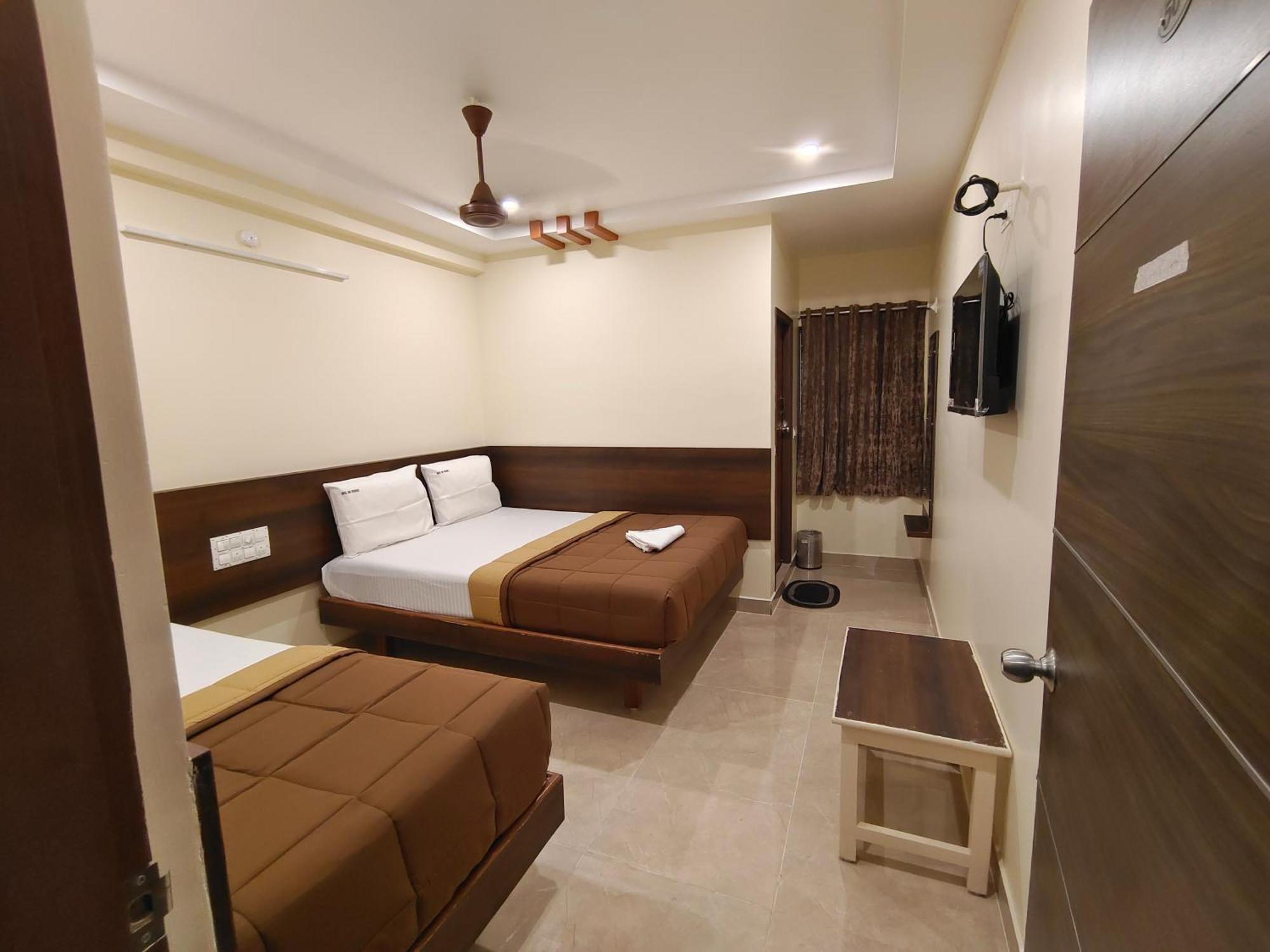 Hotel Dkr Grand Tirupati Exterior photo