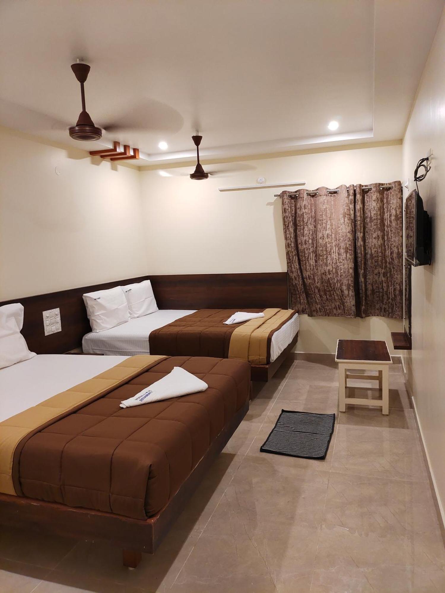 Hotel Dkr Grand Tirupati Exterior photo